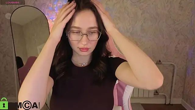  Kiki angel  online show from February 15, 2026, 7:51 am