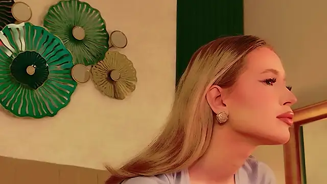 Beckie White online show from April 22, 2026, 9:10 pm