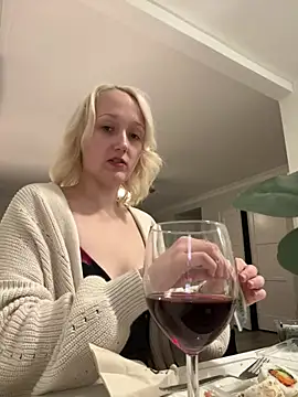 Marilynxo online show from February 10, 2026, 5:28 am