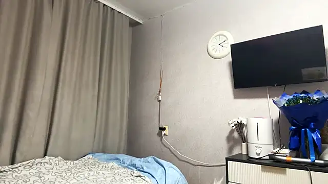 Snapshot of MilaSliger chatting on February 27, 2026, 5:35 pm MilaSliger online show from February 27, 2026, 5:35 pm