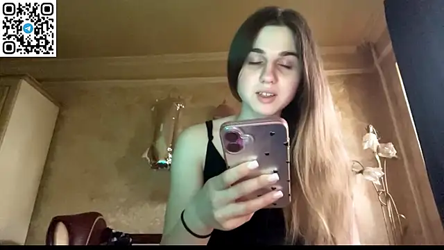 Snapshot of LovelySilk_63 chatting on May 17, 2026, 7:19 am LovelySilk 63 online show from May 17, 2026, 7:19 am