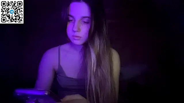Snapshot of LovelySilk_63 chatting on April 1, 2026, 7:33 pm LovelySilk 63 online show from April 1, 2026, 7:33 pm