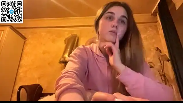 Snapshot of LovelySilk_63 chatting on April 11, 2026, 6:22 pm LovelySilk 63 online show from April 11, 2026, 6:22 pm
