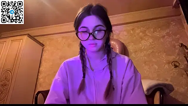 Snapshot of LovelySilk_63 chatting on April 12, 2026, 6:44 pm LovelySilk 63 online show from April 12, 2026, 6:44 pm
