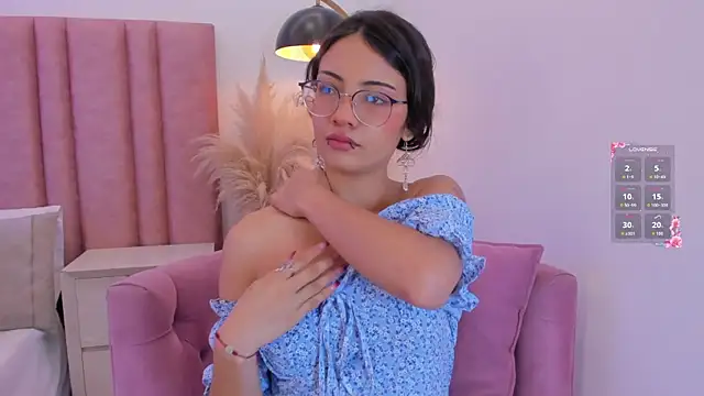 im lily  online show from April 18, 2026, 12:51 pm