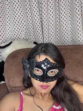 raavigirl online show from May 14, 2026, 7:55 pm