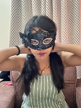 raavigirl online show from May 7, 2026, 10:51 am