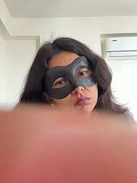 raavigirl online show from April 3, 2026, 5:14 am