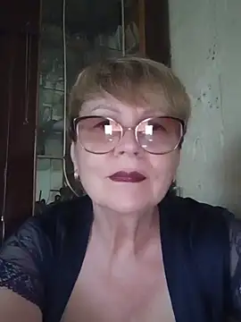 Snapshot of SophieBurns chatting on July 2, 2026, 1:50 pm SophieBurns online show from July 2, 2026, 1:50 pm