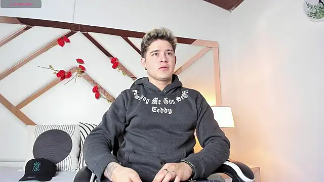 rayan linxx online show from February 14, 2026, 7:58 pm