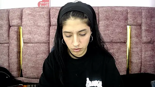 Snapshot of FRANCESCA_LOVE_ chatting on June 19, 2026, 8:14 pm FRANCESCA LOVE online show from June 19, 2026, 8:14 pm