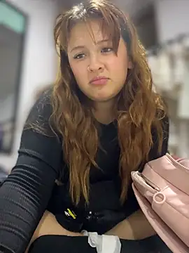 CharlotteUwU  online show from February 11, 2026, 2:44 am