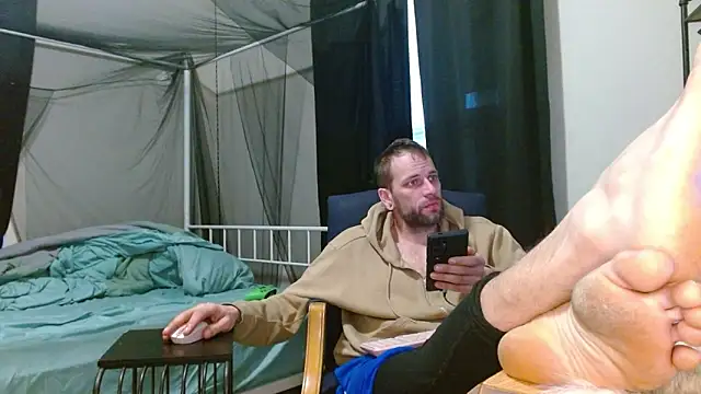 Snapshot of cguffey2284 chatting on February 15, 2026, 12:59 pm cguffey2284 online show from February 15, 2026, 12:59 pm