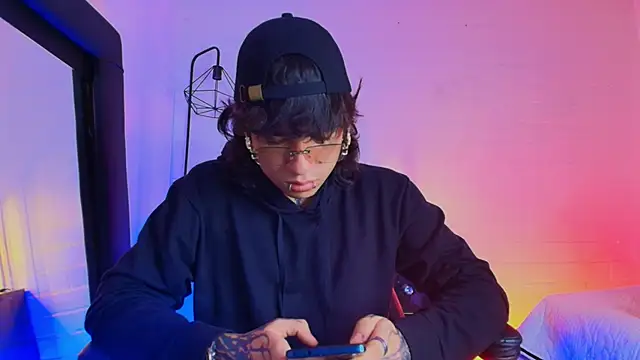 Axell Kussh online show from March 18, 2026, 9:37 pm