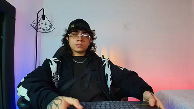 Axell Kussh online show from March 22, 2026, 2:26 am