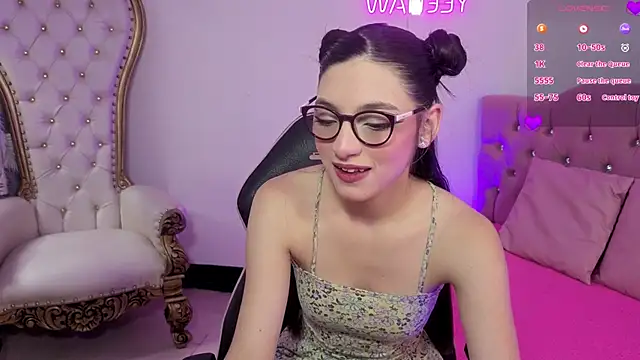 MAHYRA TAY online show from April 8, 2026, 7:26 pm