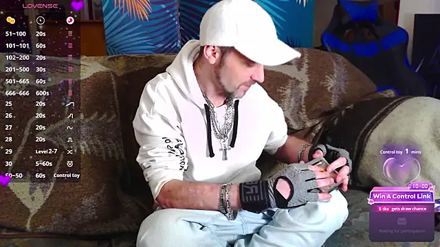 Snapshot of SwatRocShy chatting on February 9, 2026, 8:56 am SwatRocShy online show from February 9, 2026, 8:56 am