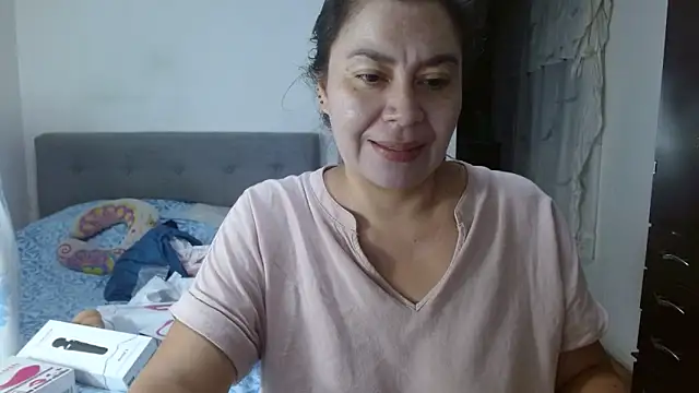 Karo sexy online show from April 12, 2026, 3:32 am