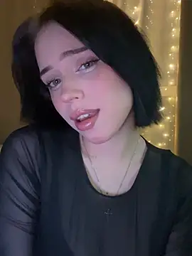  luna fox  online show from February 17, 2026, 5:10 pm