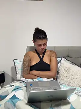 RachelWeisz  online show from April 19, 2026, 11:11 am