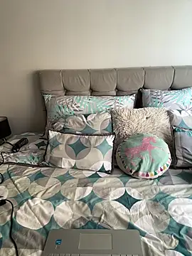 RachelWeisz  online show from April 18, 2026, 7:07 pm