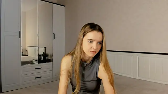 Snapshot of OnyxViper chatting on June 4, 2026, 7:02 am OnyxViper online show from June 4, 2026, 7:02 am
