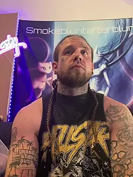 Smokebluntafterblunt online show from April 19, 2026, 2:01 am