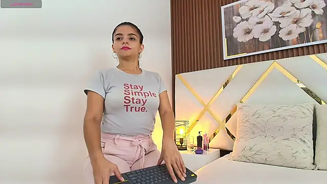 Leiidy Adams  online show from March 3, 2026, 5:53 pm