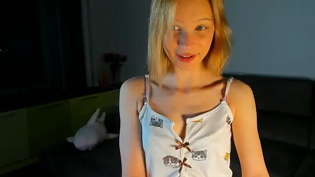 Snapshot of Kiracute18 chatting on May 31, 2026, 6:53 pm Kiracute18 online show from May 31, 2026, 6:53 pm