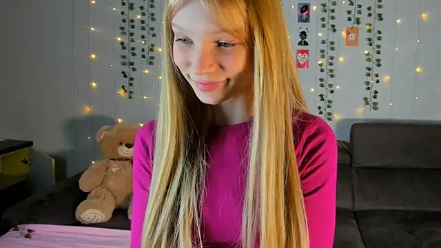 Kiracute18 online show from March 10, 2026, 5:17 pm