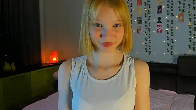 Kiracute18 online show from April 5, 2026, 7:53 pm