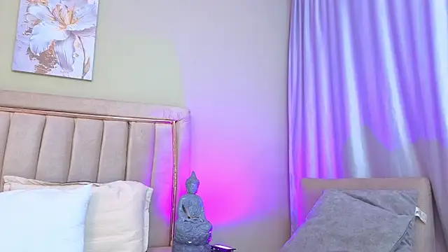 Mia Naive online show from March 11, 2026, 11:48 am