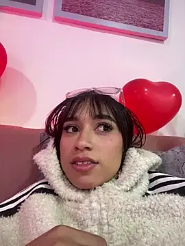 alahia pink online show from February 18, 2026, 3:04 am