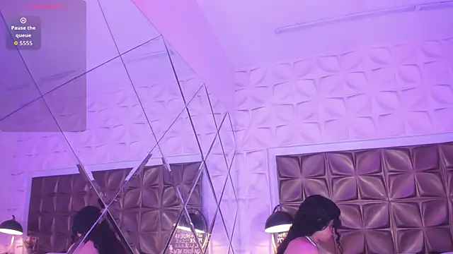 LunaJohns online show from April 22, 2026, 12:45 pm