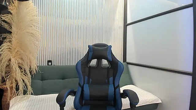 Snapshot of lorraineHunter chatting on June 9, 2026, 1:56 pm lorraineHunter online show from June 9, 2026, 1:56 pm