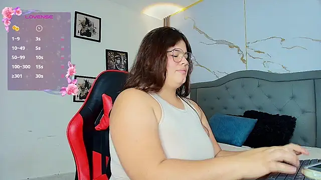 Nina rouge77 online show from February 9, 2026, 7:12 pm