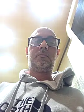 pareja47 online show from February 6, 2026, 8:05 pm