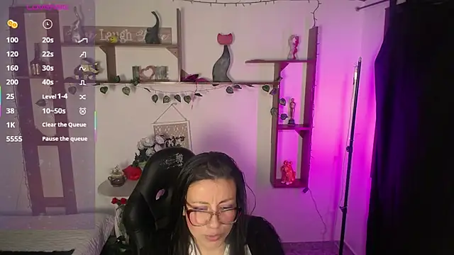 QueenRose94 online show from April 14, 2026, 12:43 pm