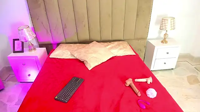 Snapshot of Alessiia_Moon chatting on May 23, 2026, 1:21 pm Alessiia Moon online show from May 23, 2026, 1:21 pm