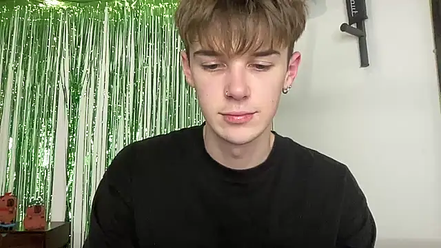 Snapshot of YourMilkyGuy chatting on March 4, 2026, 5:21 pm YourMilkyGuy online show from March 4, 2026, 5:21 pm