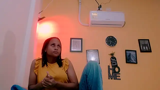 sexiempoderada18 online show from May 24, 2026, 1:22 pm