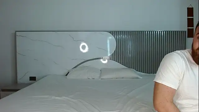 hotcouplexx1 online show from April 16, 2026, 12:33 am