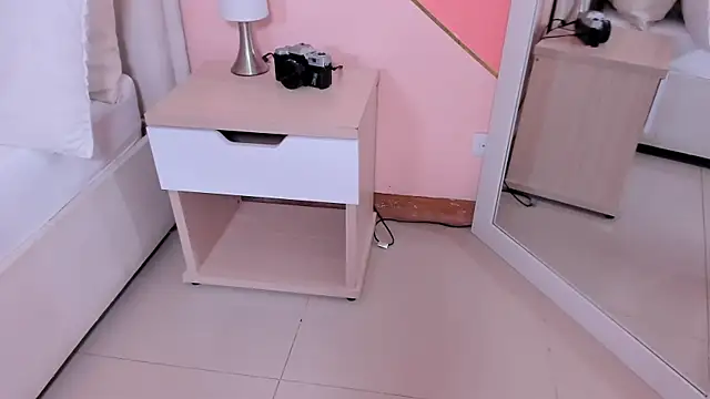 violeta rodriguezz online show from April 6, 2026, 6:09 pm