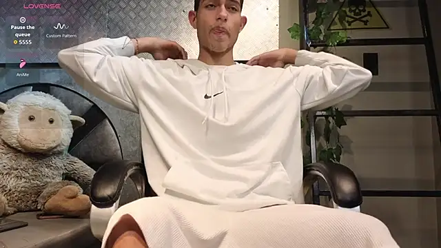 ItsZairen online show from March 19, 2026, 4:01 am