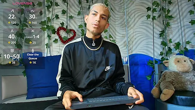 ItsZairen online show from February 26, 2026, 4:23 am