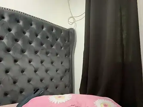 Snapshot of Mooree_naba chatting on December 17, 2025, 1:21 am Mooree naba online show from December 17, 2025, 1:21 am