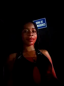 -hotebony online show from April 8, 2026, 3:52 am