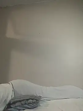 kentrella04 online show from February 18, 2026, 7:43 pm