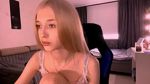 TaliCaan online show from March 13, 2026, 12:21 pm