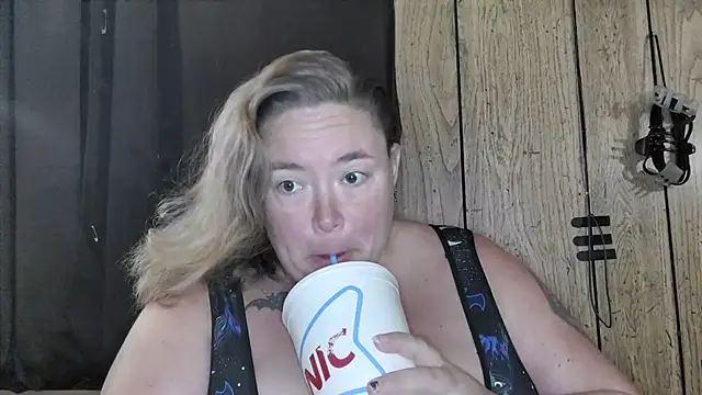Snapshot of ladylynn13 chatting on June 13, 2026, 1:20 pm ladylynn13 online show from June 13, 2026, 1:20 pm